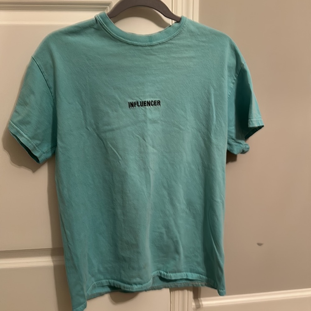 URBAN OUTFITTERS RIPPLE Women’s Influencer Short Sleeve Tshirt Size M